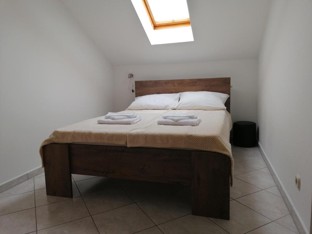 Apartmani Stille Karlobag Bagian luar foto